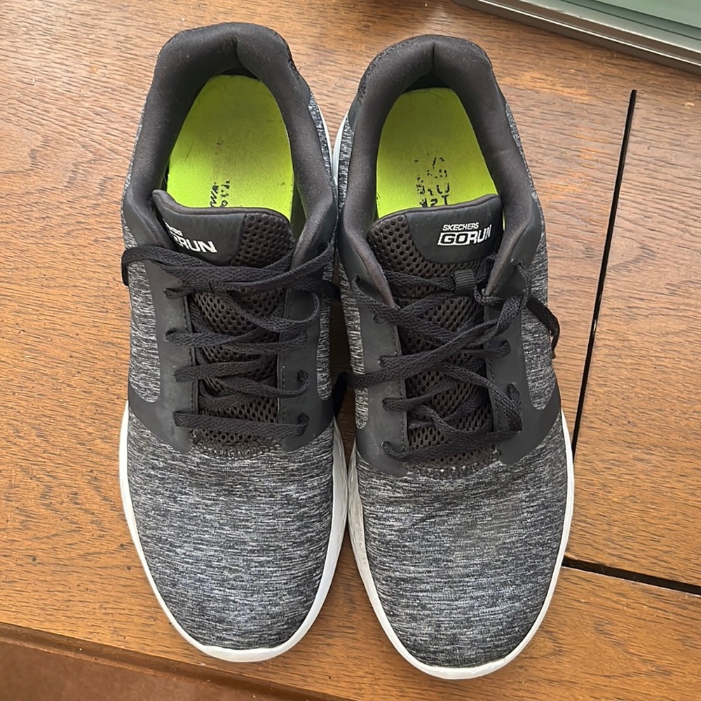 Mens size 11 GO RUN sketchers sneakers